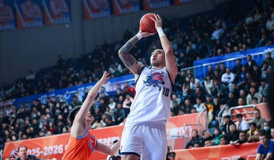 网页版登录入口-山东男篮翻译怒扇自己5个耳光，被罚2万，冤吗？邱彪被罚款6万