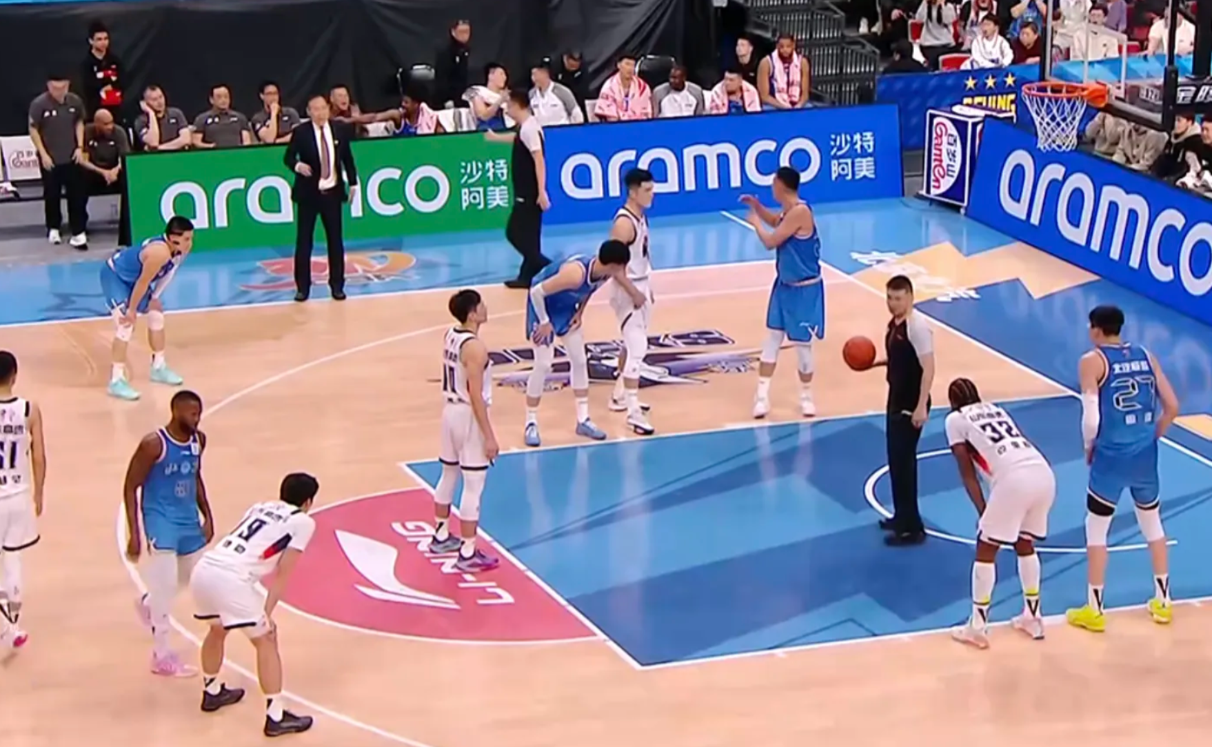 体育视频直播-北京最后一攻失误前，2将提醒暂停，许利民无视并做自以为是发言