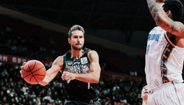 CBA最新消息！托马斯加盟北控男篮，青岛裁掉约瑟夫杨