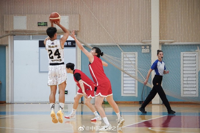 app下载-中国女篮昨日与云南财大男篮进行教学赛 最终以95比86取胜