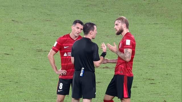 kaiyun 官网-队长离队,成都蓉城中场重组,茹萨+杨明洋跑动拉满 改4后卫保前4