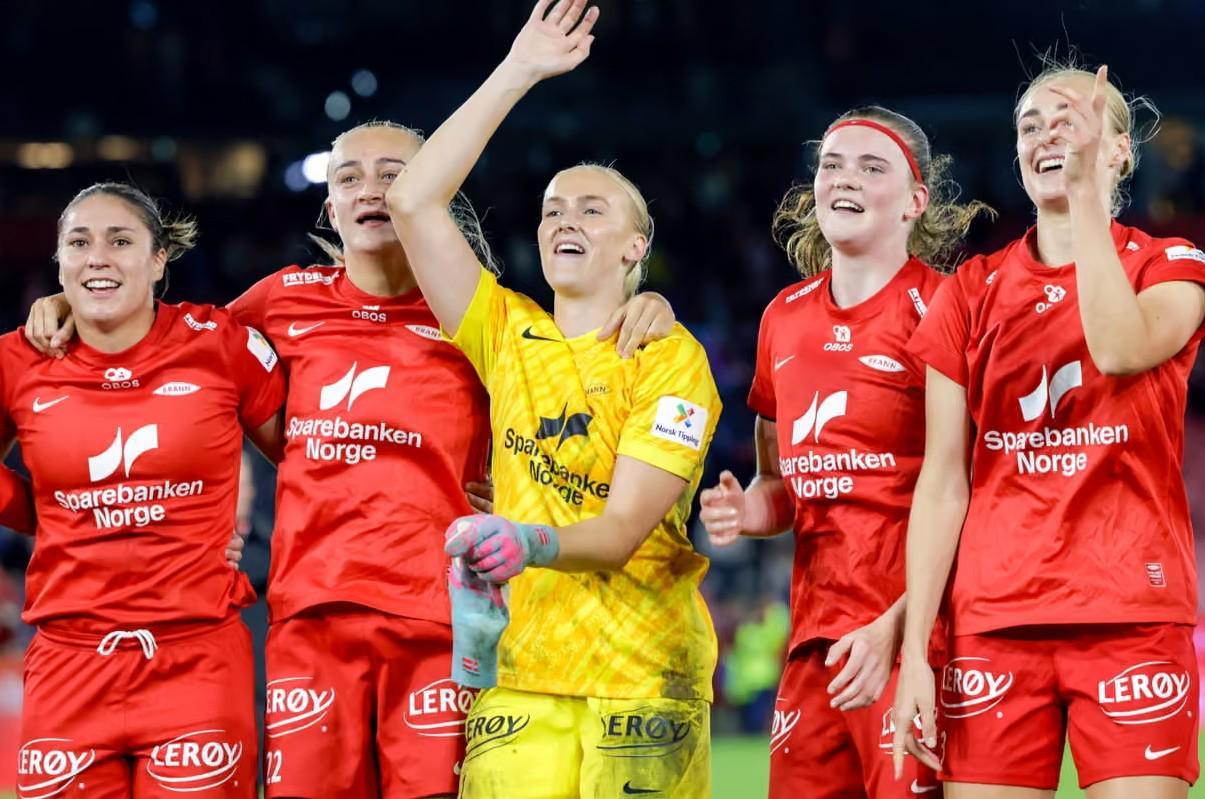 颇为尴尬，欧冠资格赛前曼联女足的部分球鞋在托运中丢失