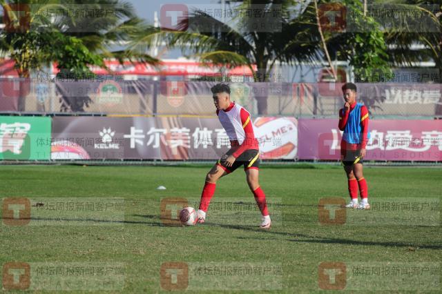 体育视频直播-U17球员代表岳瑞杰：后浪推前浪，中国足球才能进步