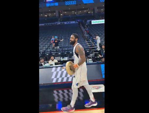 攻下天王山！东契奇打硬仗够狠辣，欧文敲小鼓庆祝