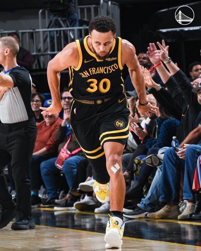 1702792600251049148.jpg kaiyun 官网-末节连拿12分止住连败 科尔坦言勇士全靠库里支撑