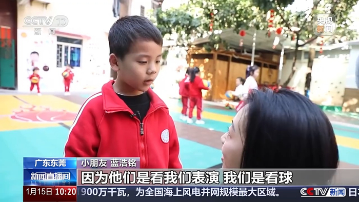 篮球掉了小朋友机智救场获全网点赞 暖心后续来了|东莞|东莞市|广东省|幼儿园|奖杯_新浪新闻