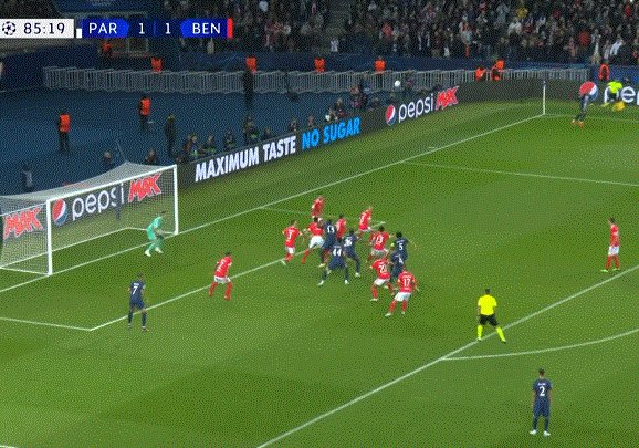 1665527192375069330.gif 体育视频直播-【欧冠】姆巴佩点射 巴黎主场1比1再平本菲卡