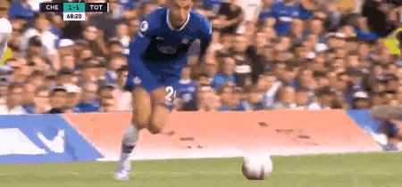 1660522203298014658.gif 开云体育-多次争议判罚害了切尔西 猛拽秀发算不算暴力犯规