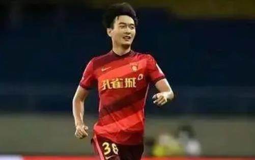 1656940940162097197.jpg 开云体育-最差的时代?最好的时代!张威为年轻球员树立榜样