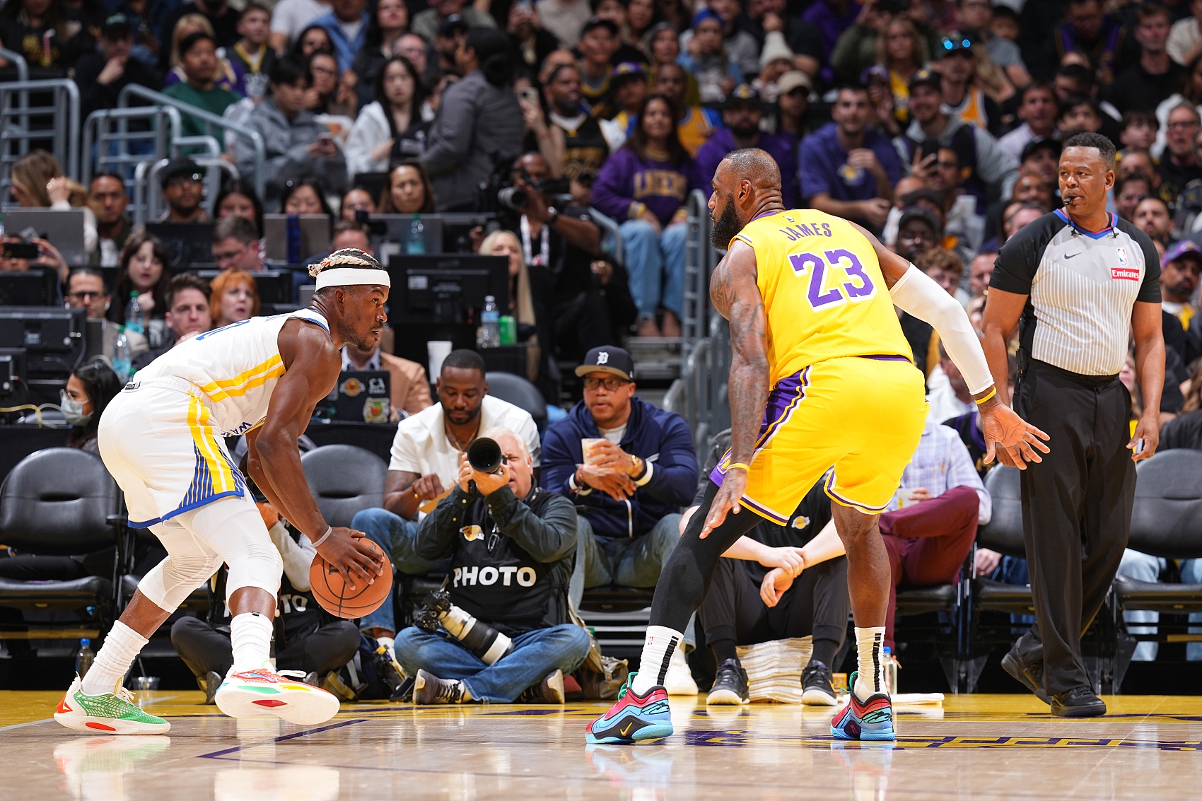 kaiyun 官网-老将底薪？送走巴特勒？库里格林或将招募老詹但勇士该如何操作？