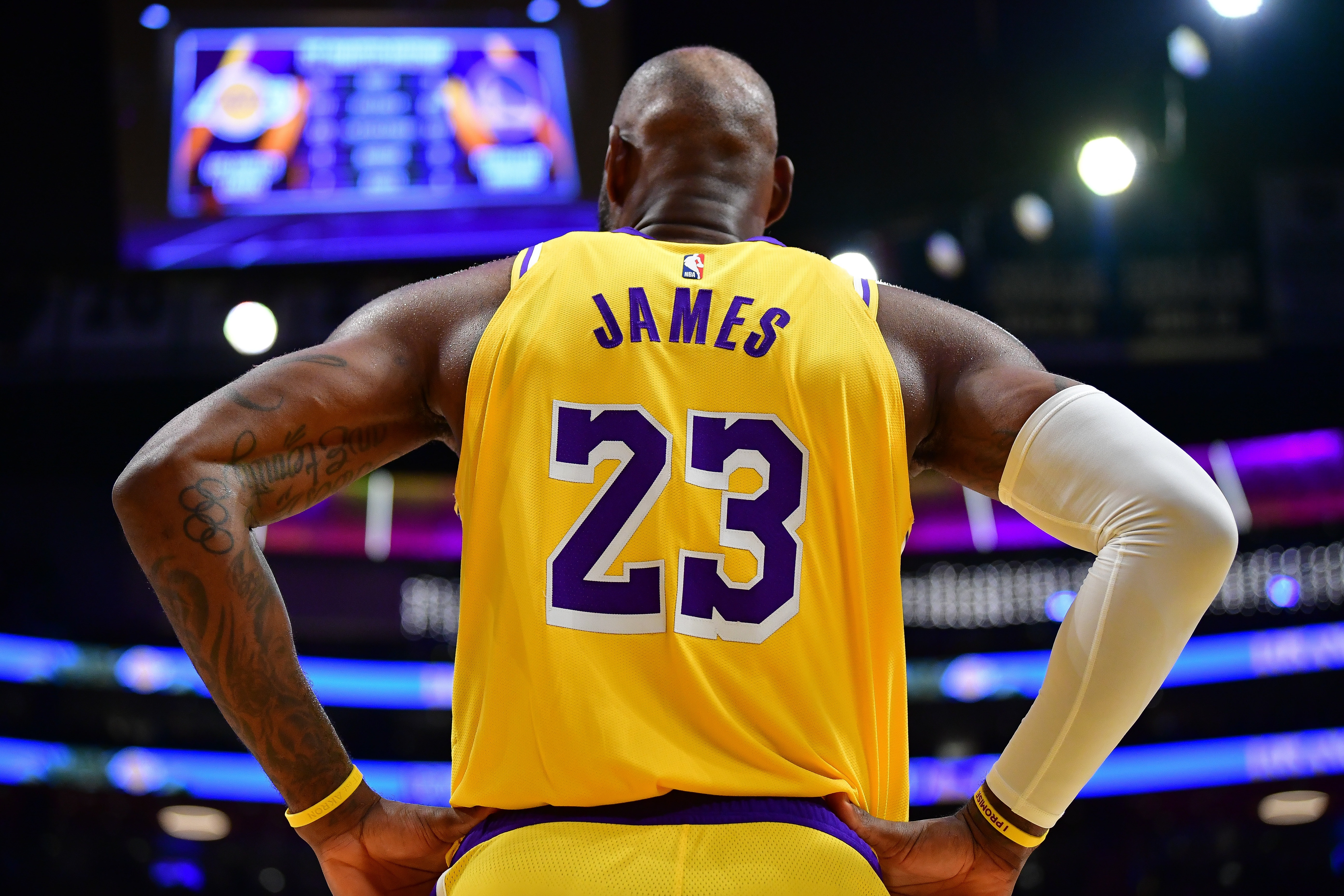 kaiyun 官网-老将底薪？送走巴特勒？库里格林或将招募老詹但勇士该如何操作？