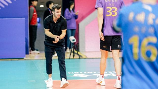 网页版登录入口-没想到吧，上海男排幕后藏着位英伦“体能魔法师”|艾德里安|新民晚报|卡迪夫城|训练|教练_新浪体育_新浪新闻