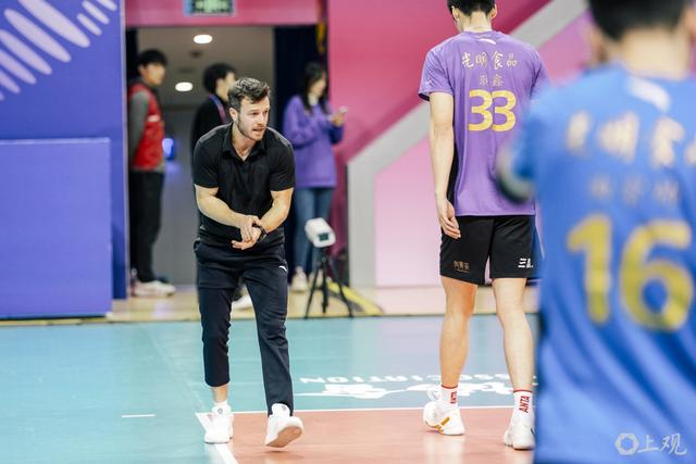 网页版登录入口-没想到吧，上海男排幕后藏着位英伦“体能魔法师”|艾德里安|新民晚报|卡迪夫城|训练|教练_新浪体育_新浪新闻