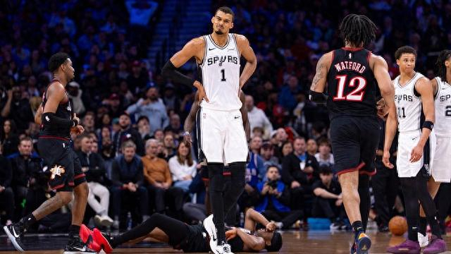 正负值+41!文班亚马:我们是世界上最棒的球队|客场|圣安东尼奥马刺队|维克托·文班亚马|凯尔登-约翰逊|NBA常规赛_新浪体育_新浪新闻