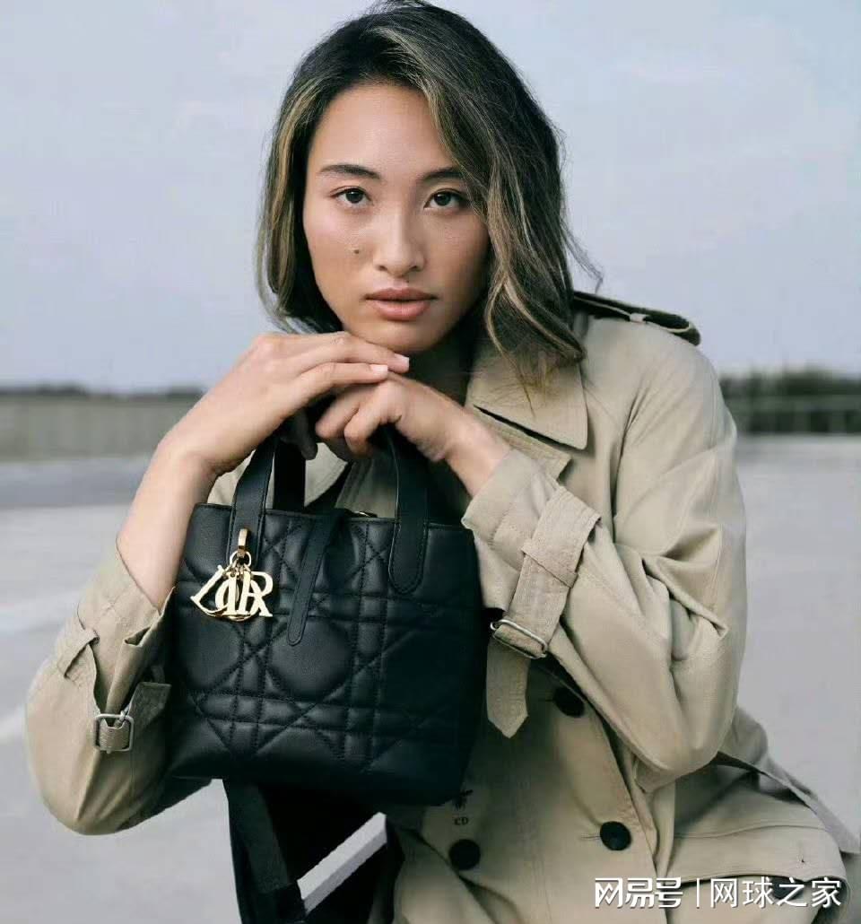 中网还未开始便陷入舆论风波：海报不见郑钦文，门票涨价再惹争议