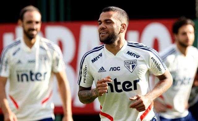 开云体育-38岁阿尔维斯与圣保罗解约 下家儿是弗拉门戈？