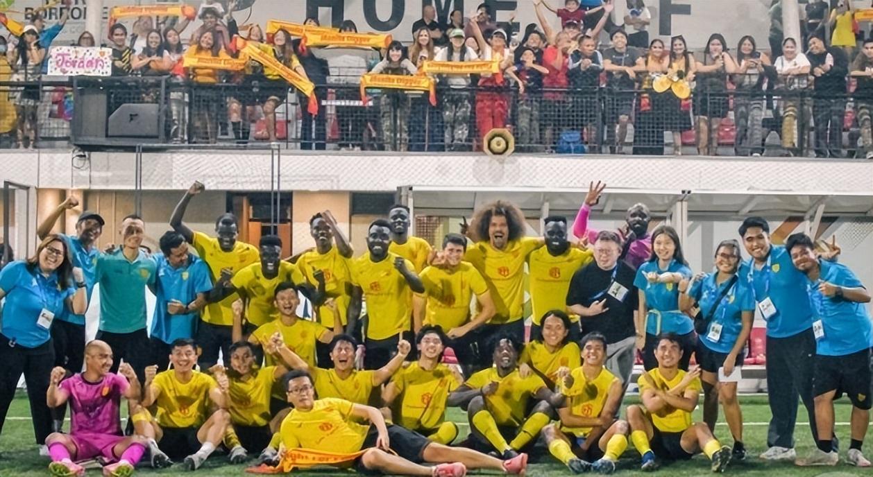 体育视频直播-刘建业刚出任重庆铜梁龙主帅，就收到一份惊喜大礼，向余望爆发