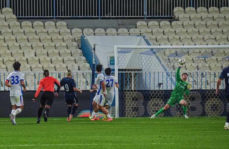 app下载-5-7 1-4！上海双雄被虐！申花不敌迪纳摩 拉唐破门 海港被打花了