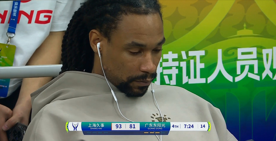 app下载-已打完广东最后一场？球队落后，玩手机漠不关心，解说员：不应该