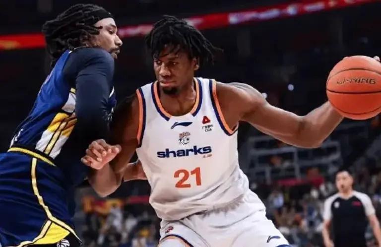 app下载-已打完广东最后一场？球队落后，玩手机漠不关心，解说员：不应该