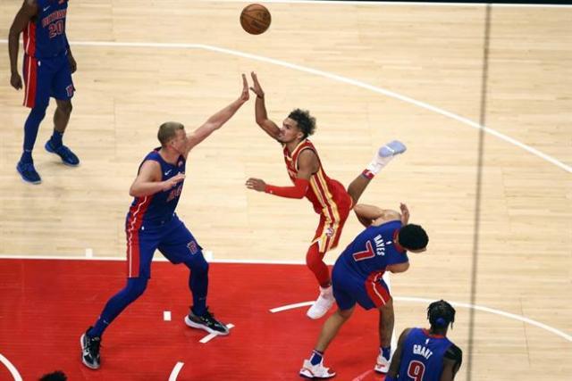 体育视频直播-NBA四大新规开始执行 跳水勾手臂急刹车都是犯规！