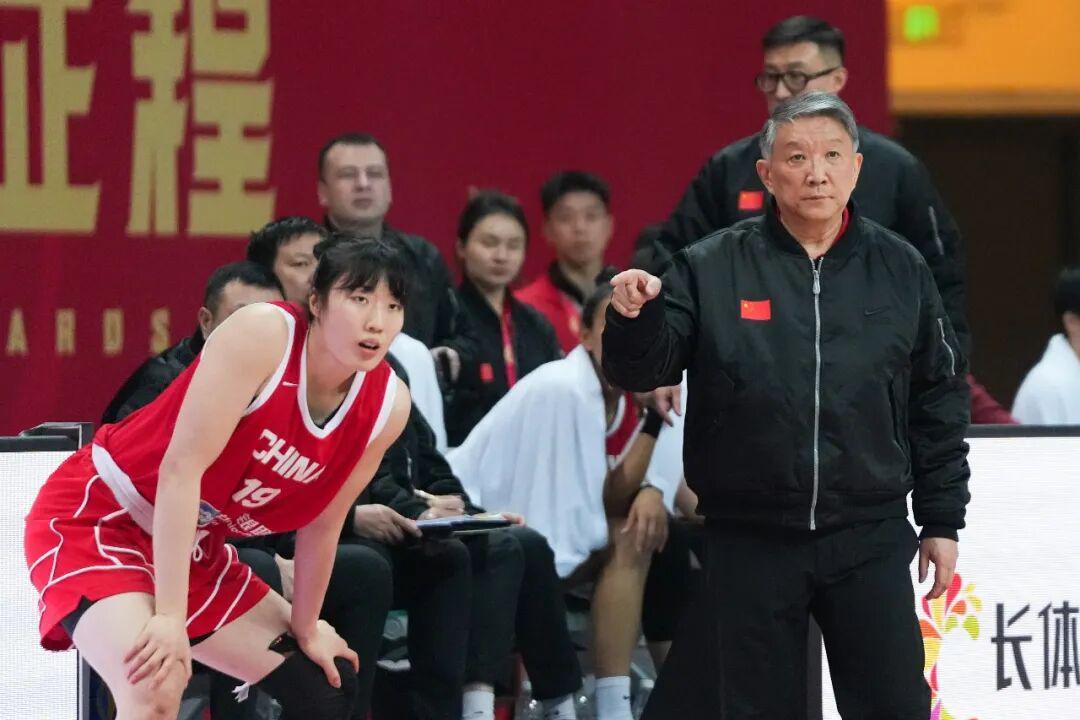 开云体育-老帅宫鲁鸣接手的中国女篮，到底怎么了？