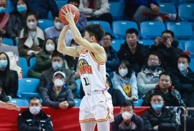 32分+6记三分!失意国手砍分能力不输小外援,郭士强该重点考察了