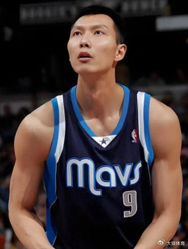 体育视频直播-亚洲球员NBA选秀顺位里,易建联6号顺位出道排名第二|德克-诺维茨基|密尔沃基雄鹿队|艾尔-霍福德|大前锋|小前锋_新浪体育_新浪新闻