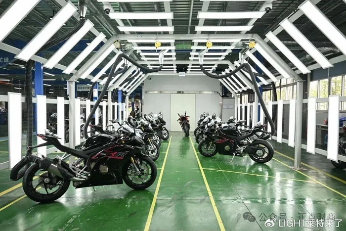 网页版登录入口-名人汇客厅｜张雪：以热爱为轮，从泥泞少年到世界冠军造梦者|世界超级摩托车锦标赛|机车|摩托车|中国制造|赛车_新浪体育_新浪新闻